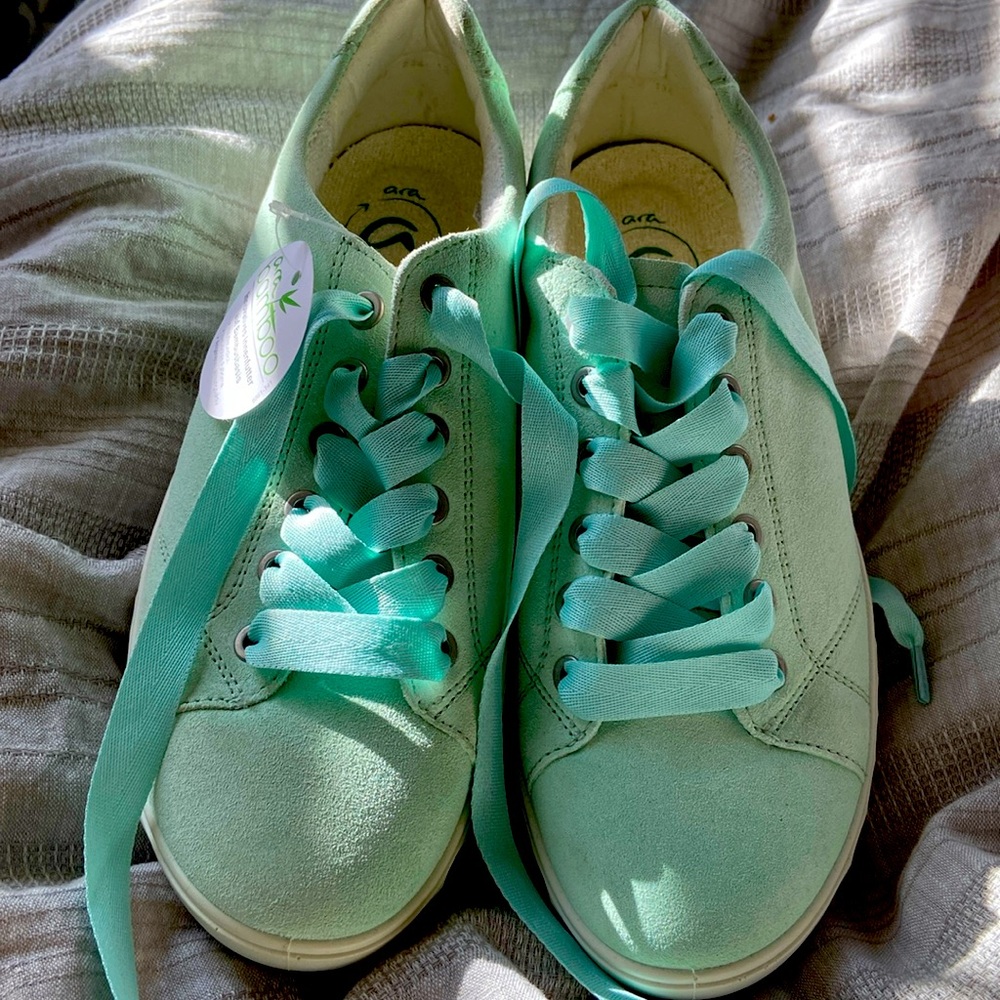 Ara Bamboo Women’s mint green sneaker size 8